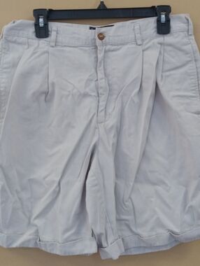 Abercrombie & Fitch White Flat-Front Men's Shorts 34